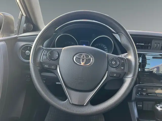 Toyota Auris view 10