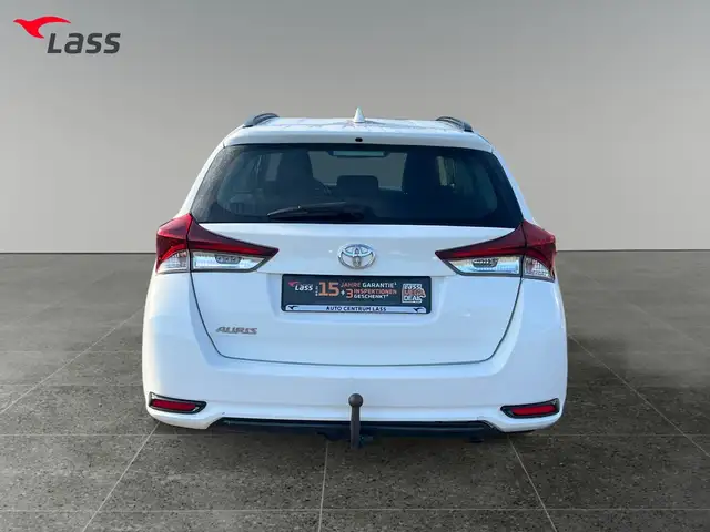 Toyota Auris view 5