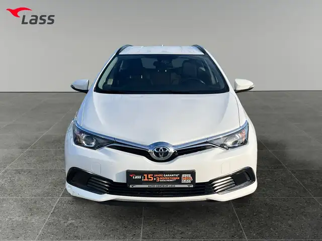 Toyota Auris view 6