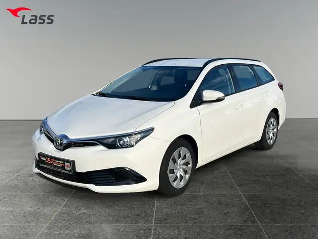 Toyota Auris view 2