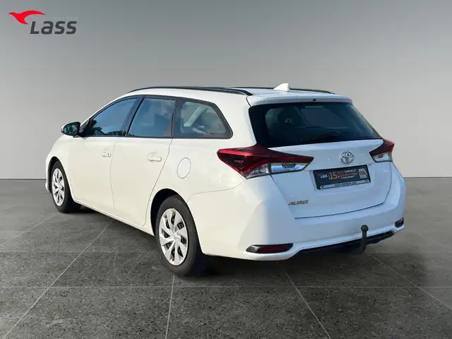 Toyota Auris view 4