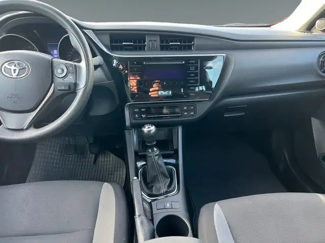 Toyota Auris view 8
