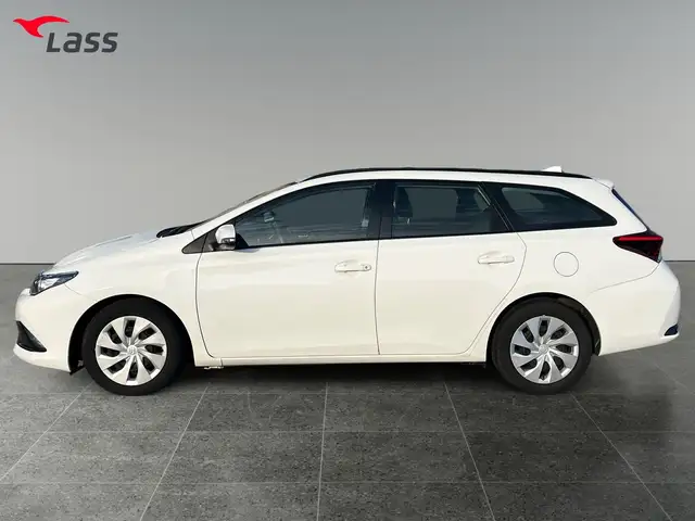 Toyota Auris view 3