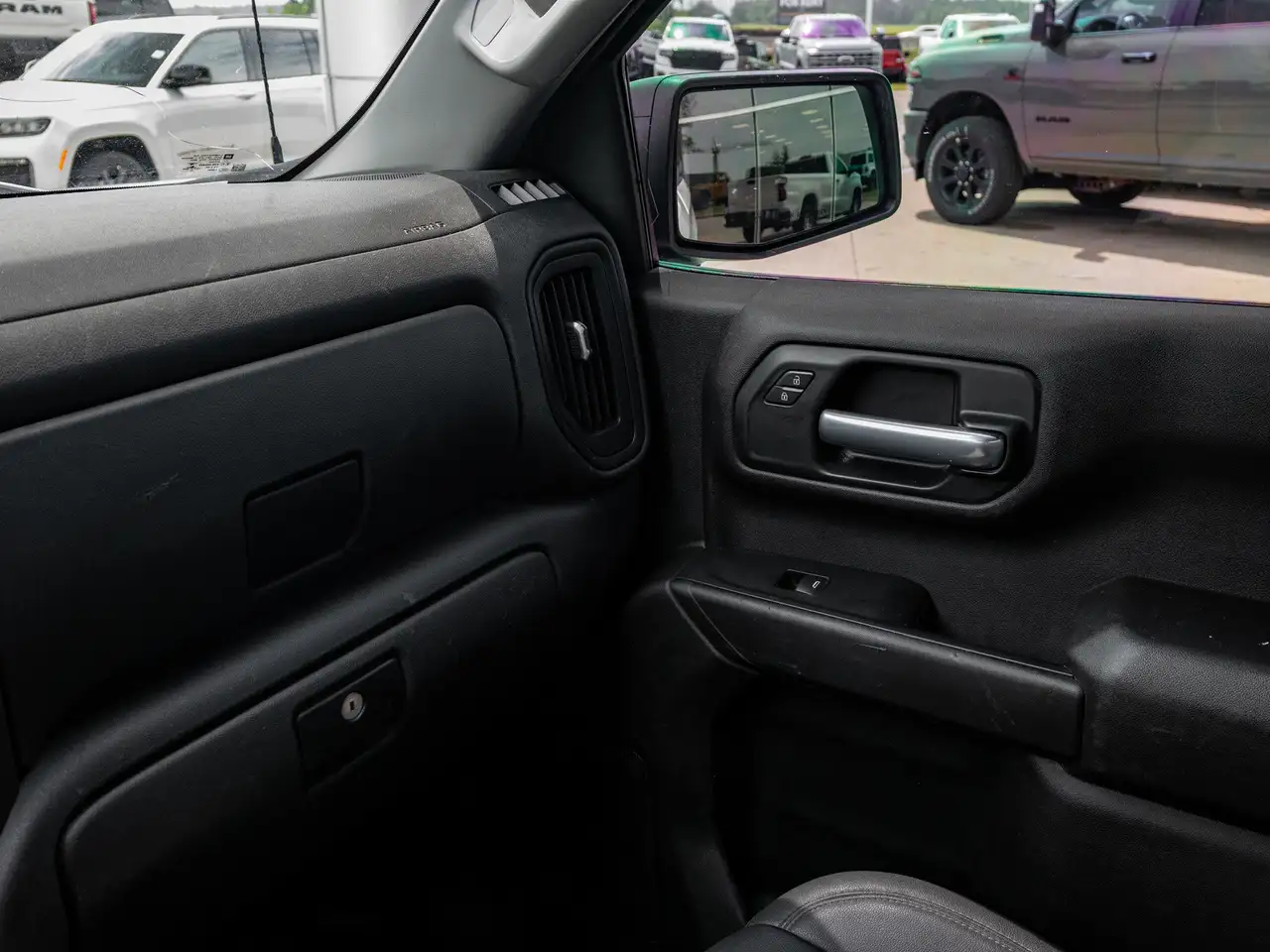 Chevrolet Silverado 1500 снимка Chevrolet Silverado 1500