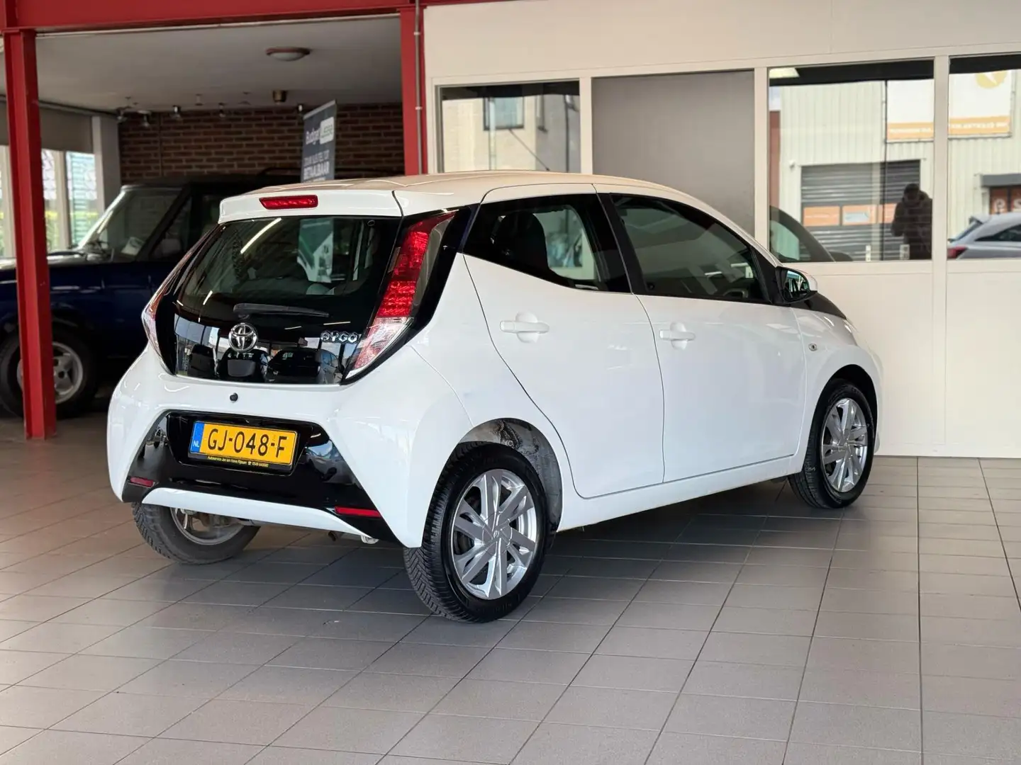 Toyota Aygo 1.0 VVT-i x-wave*Automaat*Camera*LED*Airco*Groot s Wit - 2