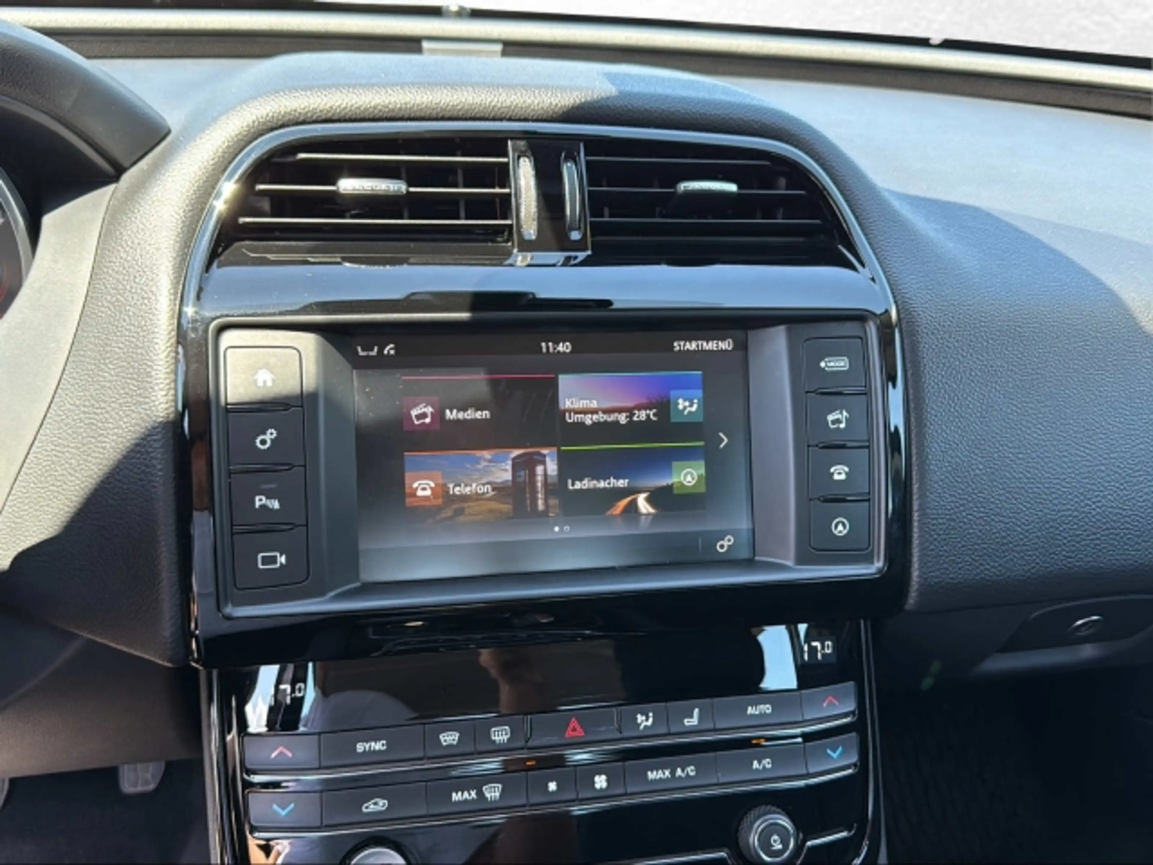 Jaguar XE 20d AWD AT Pure — photo 10
