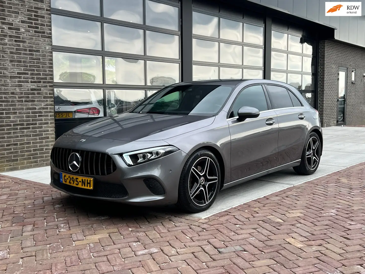Mercedes-Benz A 180 Premium | Autm | 1/2 Leer | Camera | Navi | Grijs - 1