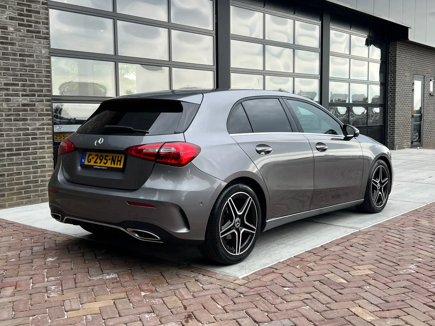 Mercedes-Benz A 180 Premium | Autm | 1/2 Leer | Camera | Navi | Grijs - 2
