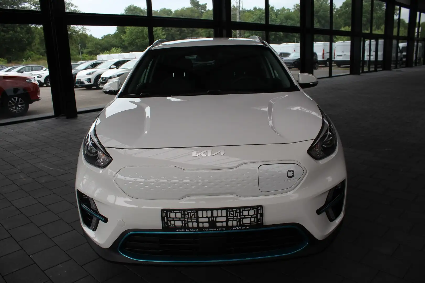 Kia Niro e-Niro Vision (On-Board-Lader 3-Phasen) Weiß - 2