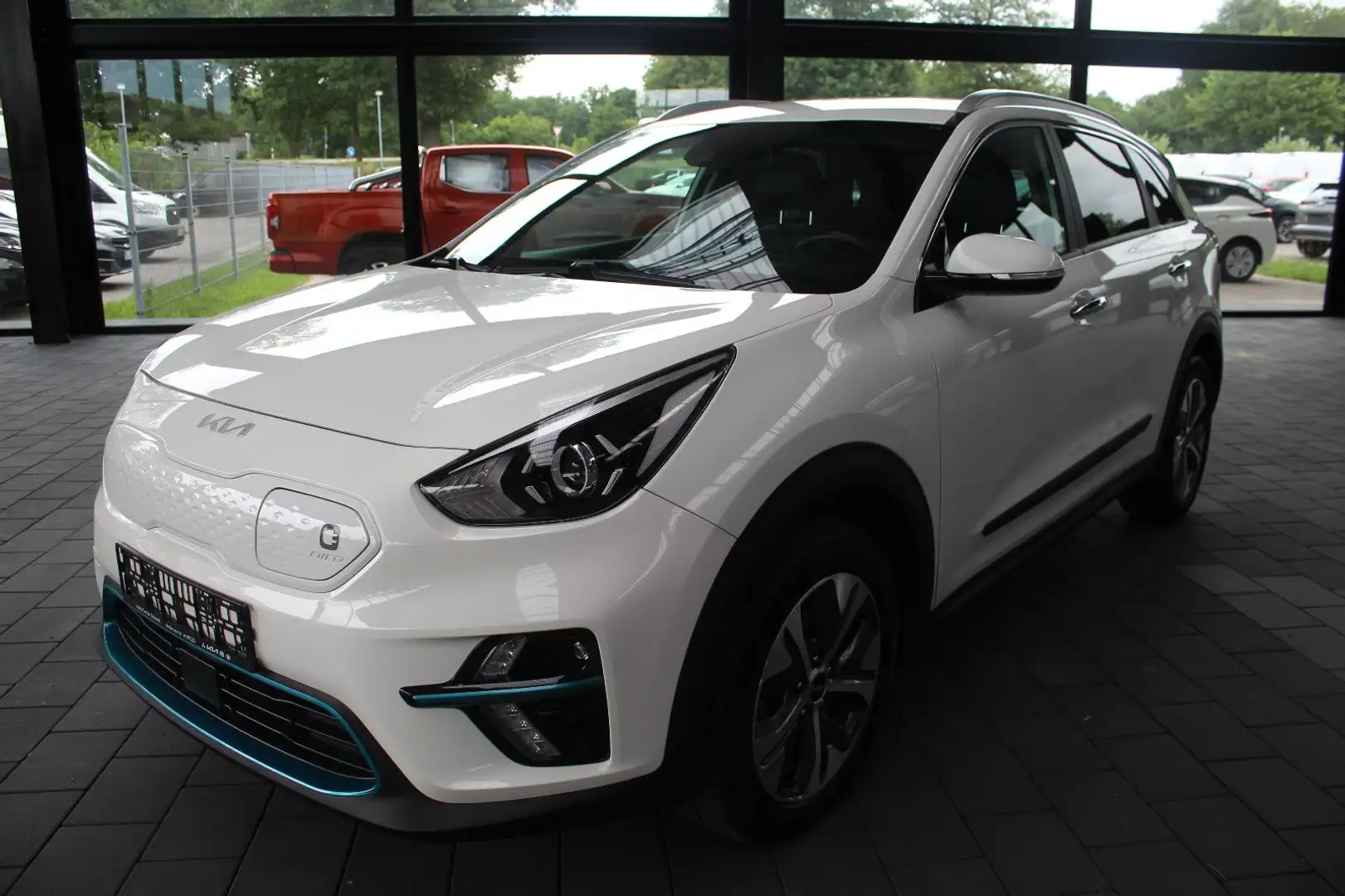 Kia Niro e-Niro Vision (On-Board-Lader 3-Phasen) Weiß - 1