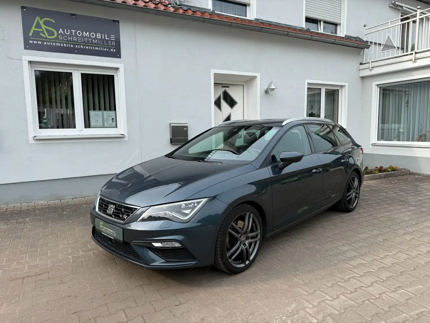 SEAT Leon ST FR DSG LED SHZ NAVI PDC VIRTUAL CARPLAY Grijs - 1