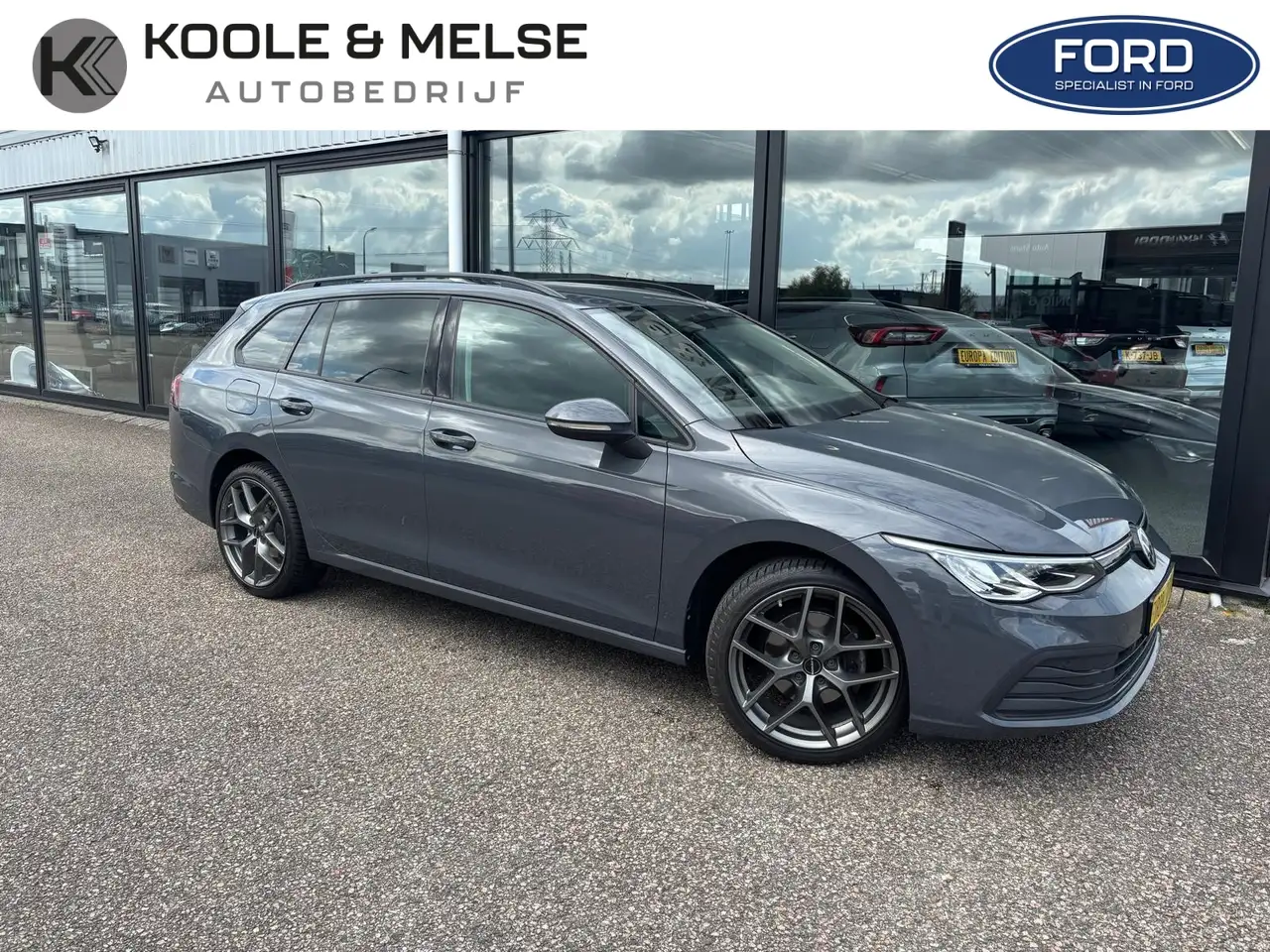 Volkswagen Golf TSI 110pk Life, elektrische trekhaak, carplay
