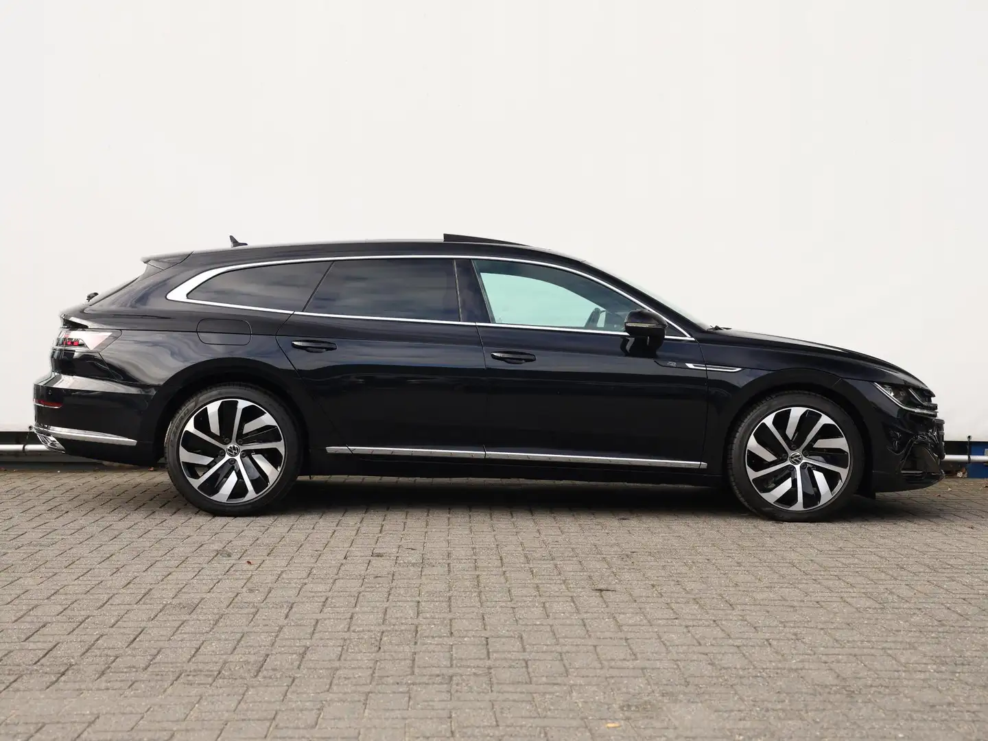 Volkswagen Arteon Shooting Brake 2.0 TSI R-Line Business 190PK DSG | Zwart - 2