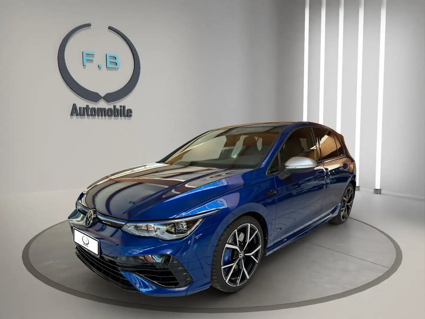 Volkswagen Golf VIII Lim. R Performance 4Motion Blau - 2