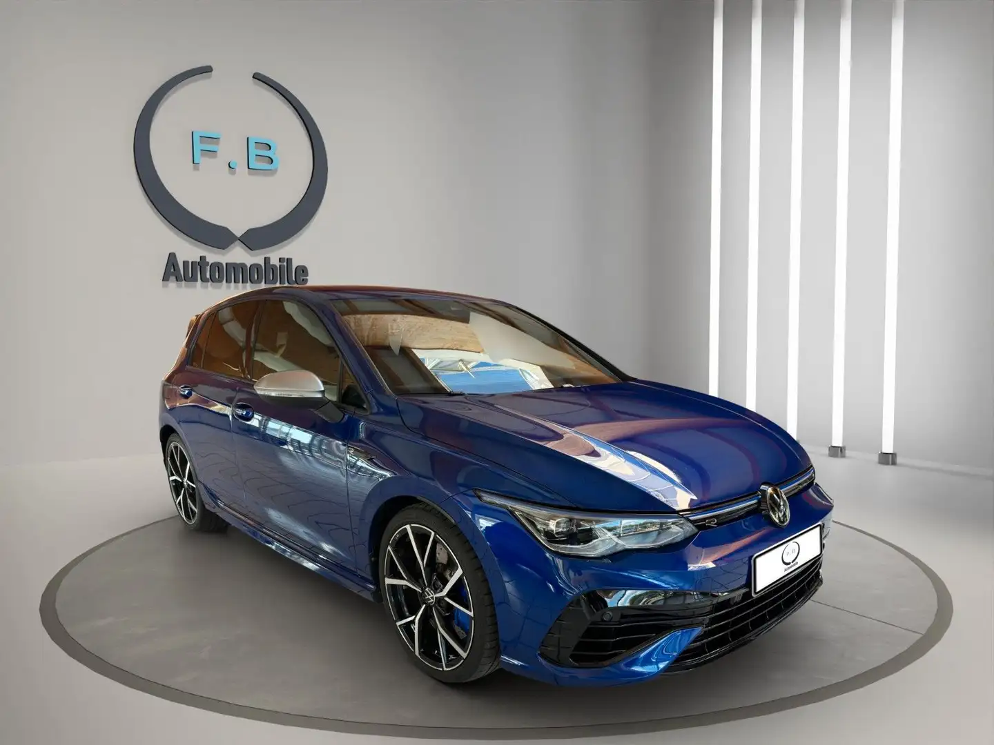 Volkswagen Golf VIII Lim. R Performance 4Motion Blau - 1