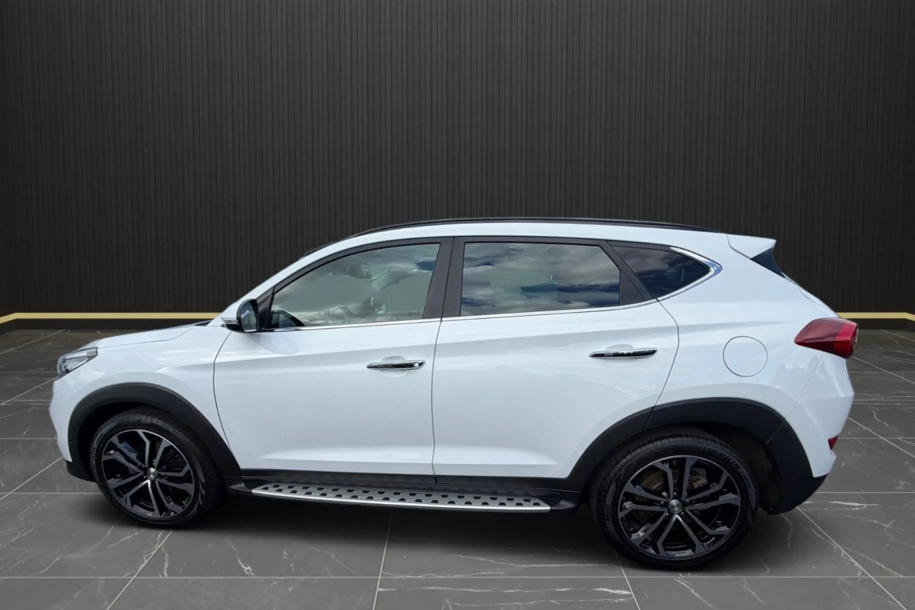 Hyundai TUCSON Premium AWD LEDER*PANO*KAMERA*KEYLESS* — photo 3