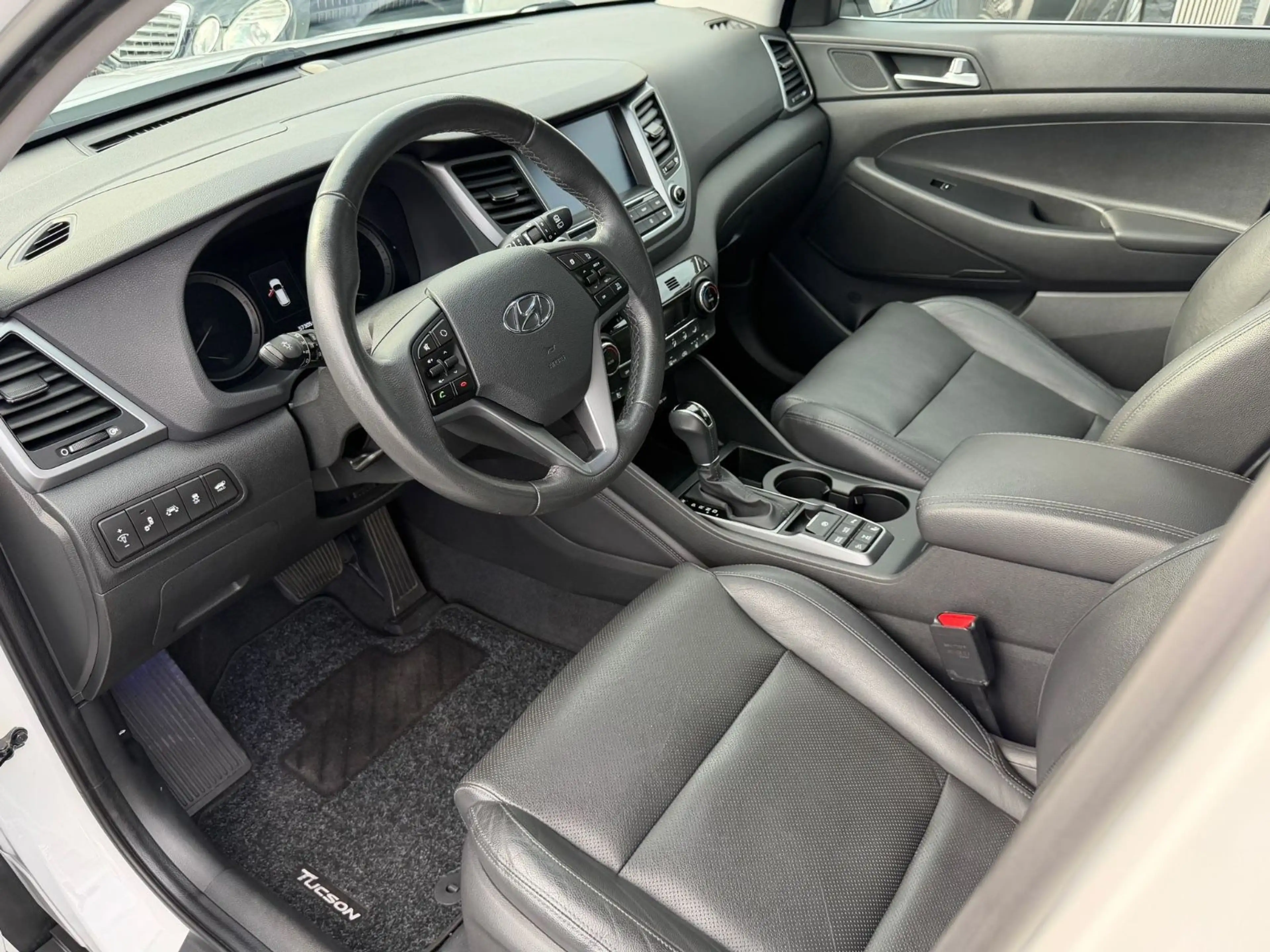 Hyundai TUCSON Premium AWD LEDER*PANO*KAMERA*KEYLESS* — photo 11