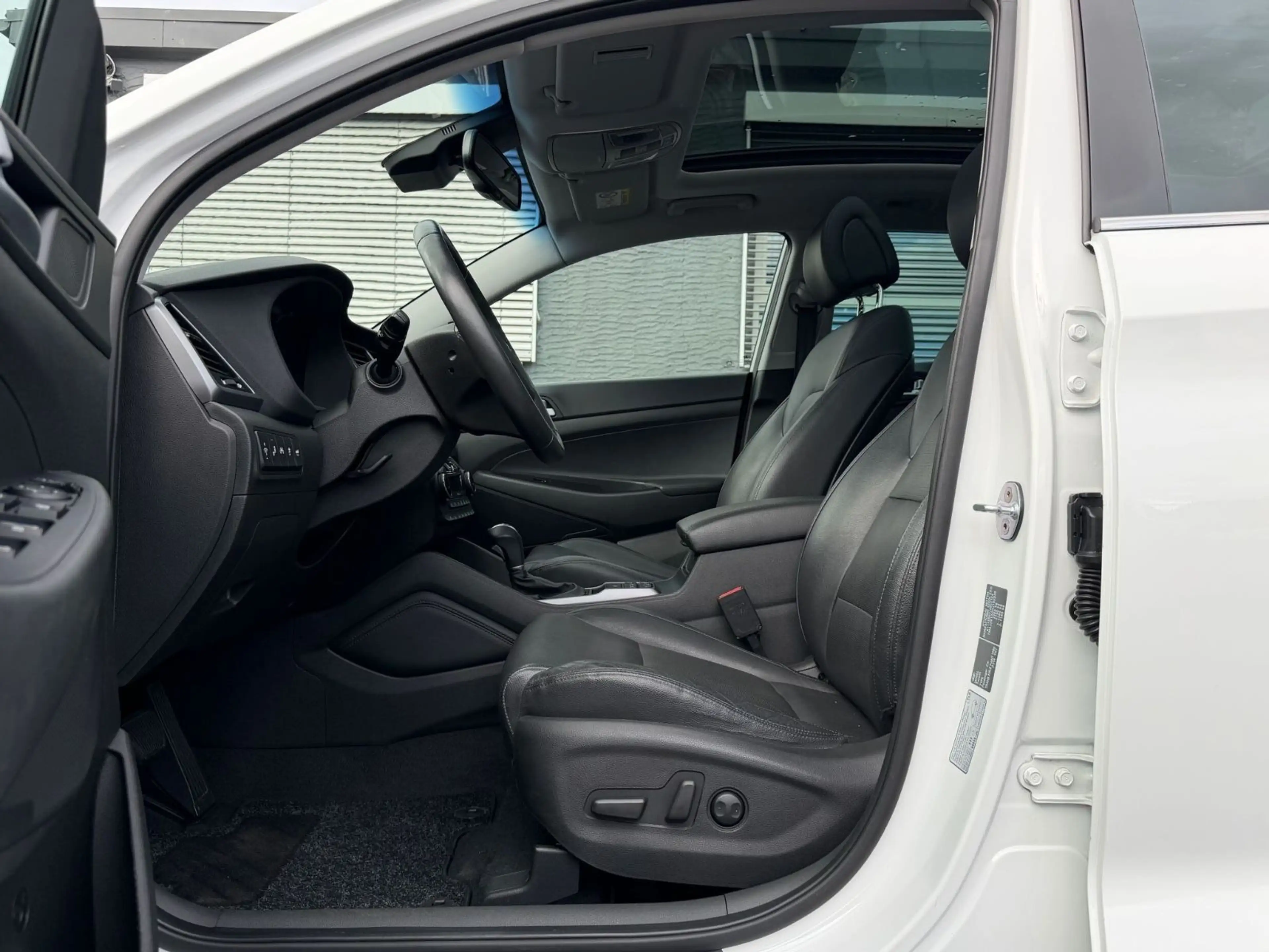 Hyundai TUCSON Premium AWD LEDER*PANO*KAMERA*KEYLESS* — photo 10