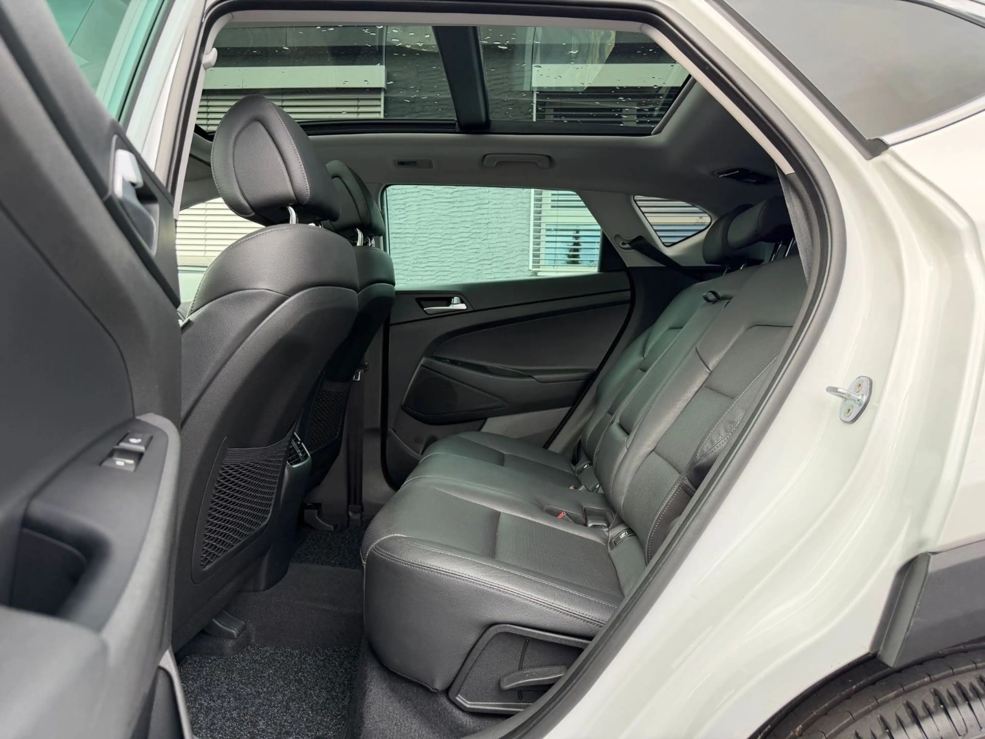 Hyundai TUCSON Premium AWD LEDER*PANO*KAMERA*KEYLESS* — photo 12