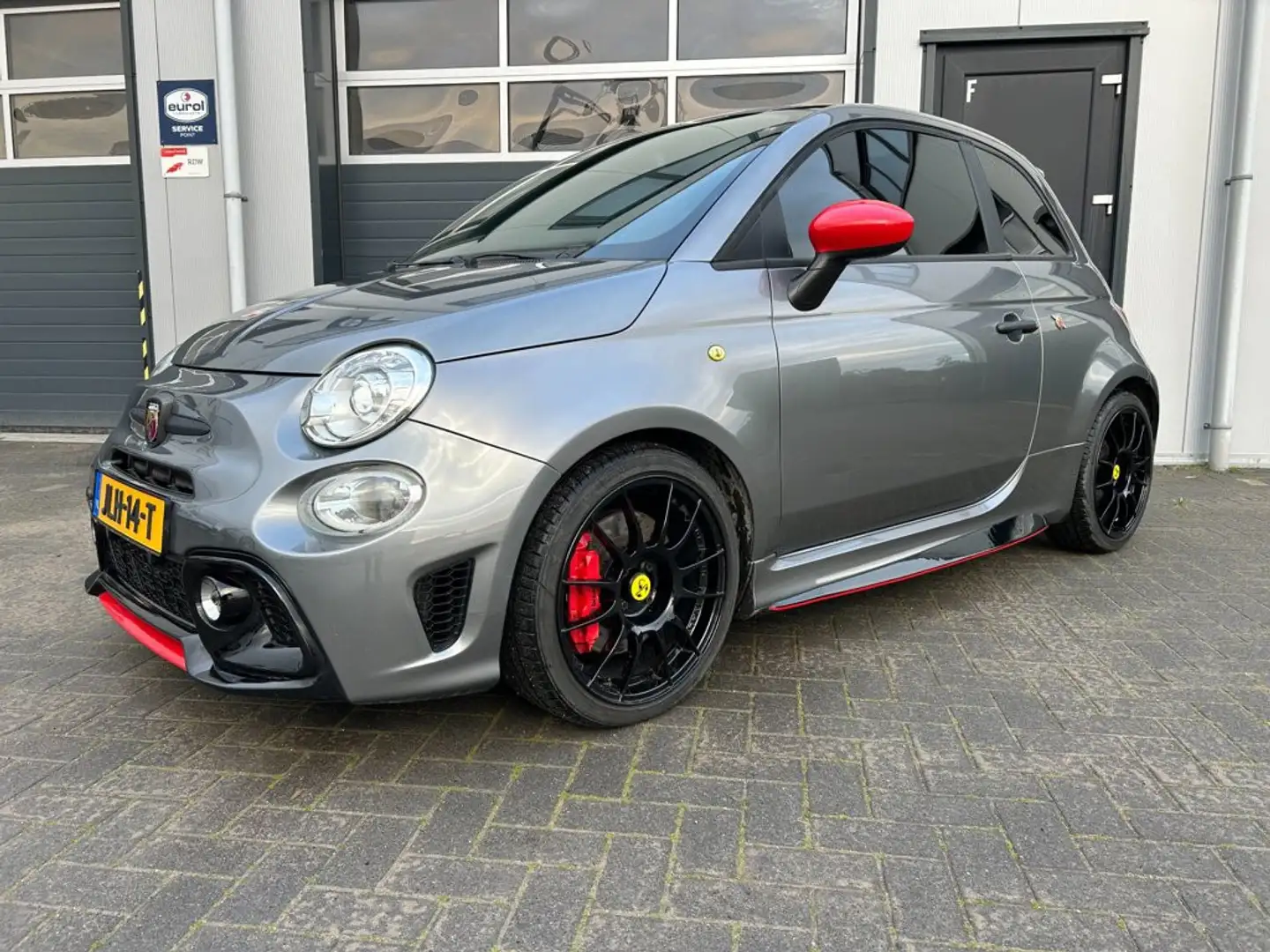 Fiat 500 Abarth 1.4 Competizione 180pk | Carbon Sabelt | Technisch Grau - 1
