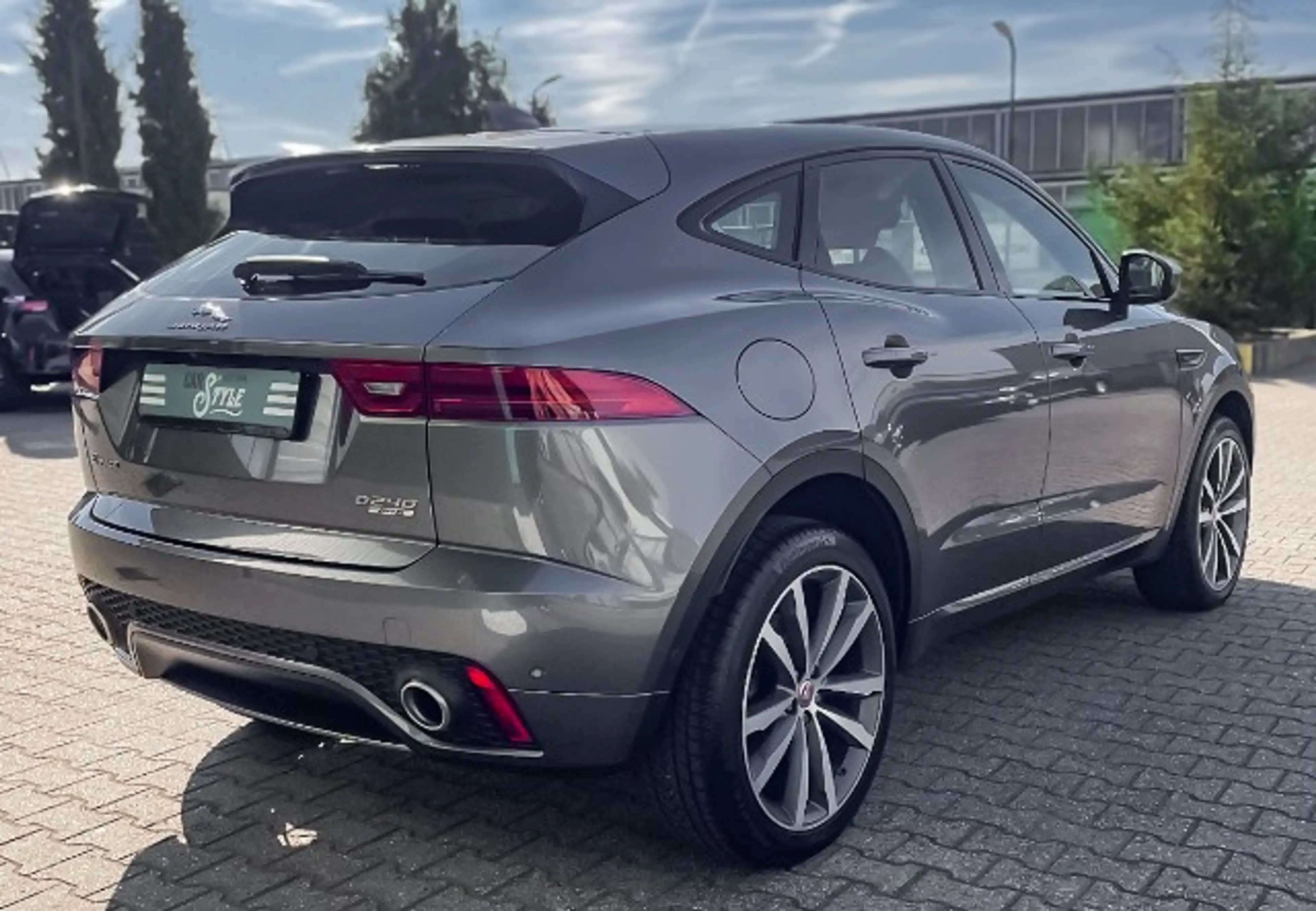 Jaguar E-Pace D240 R-Dynamic PANO SHZ NAVI RFK LED MERIDIAN — photo 4