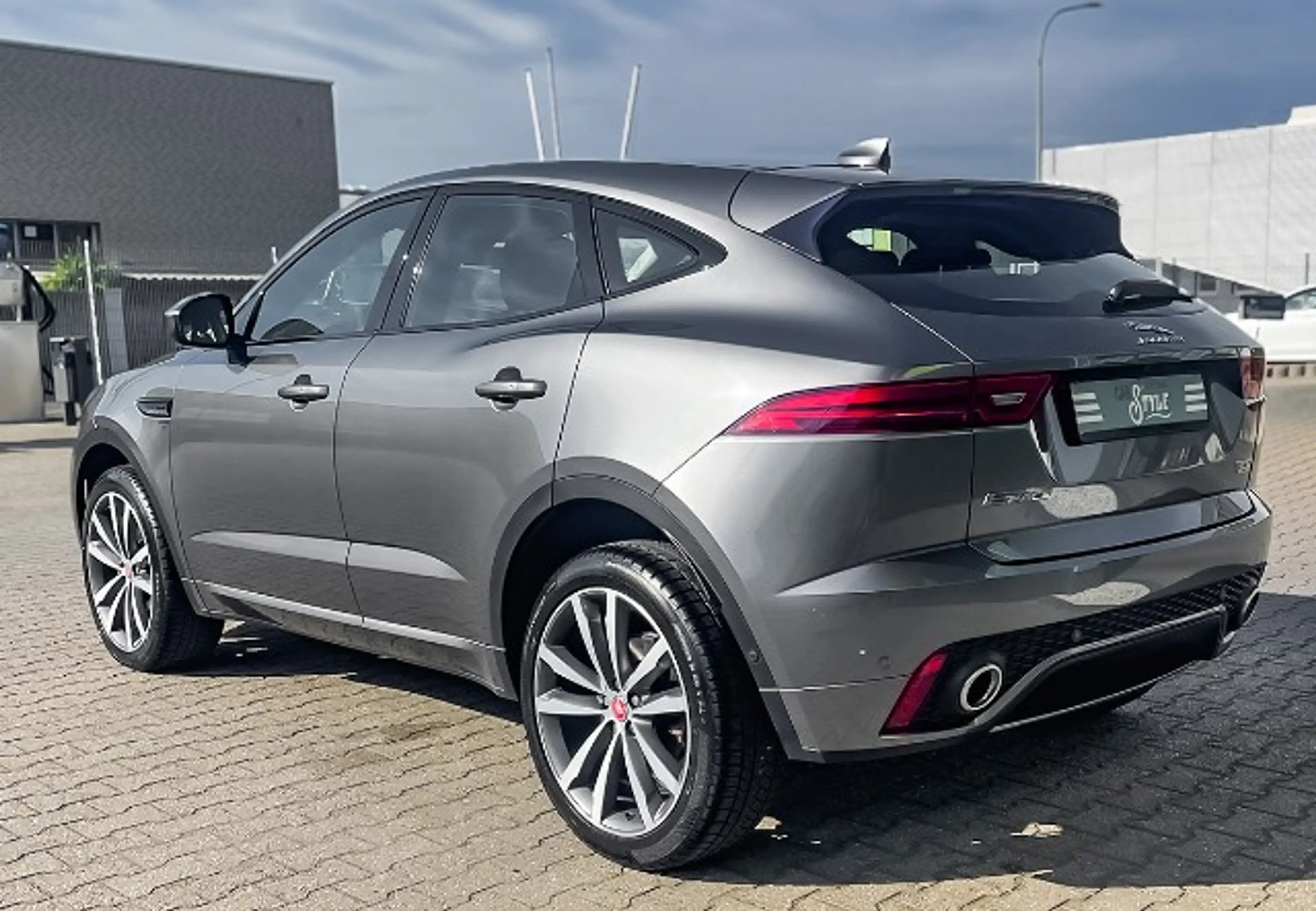 Jaguar E-Pace D240 R-Dynamic PANO SHZ NAVI RFK LED MERIDIAN — photo 6