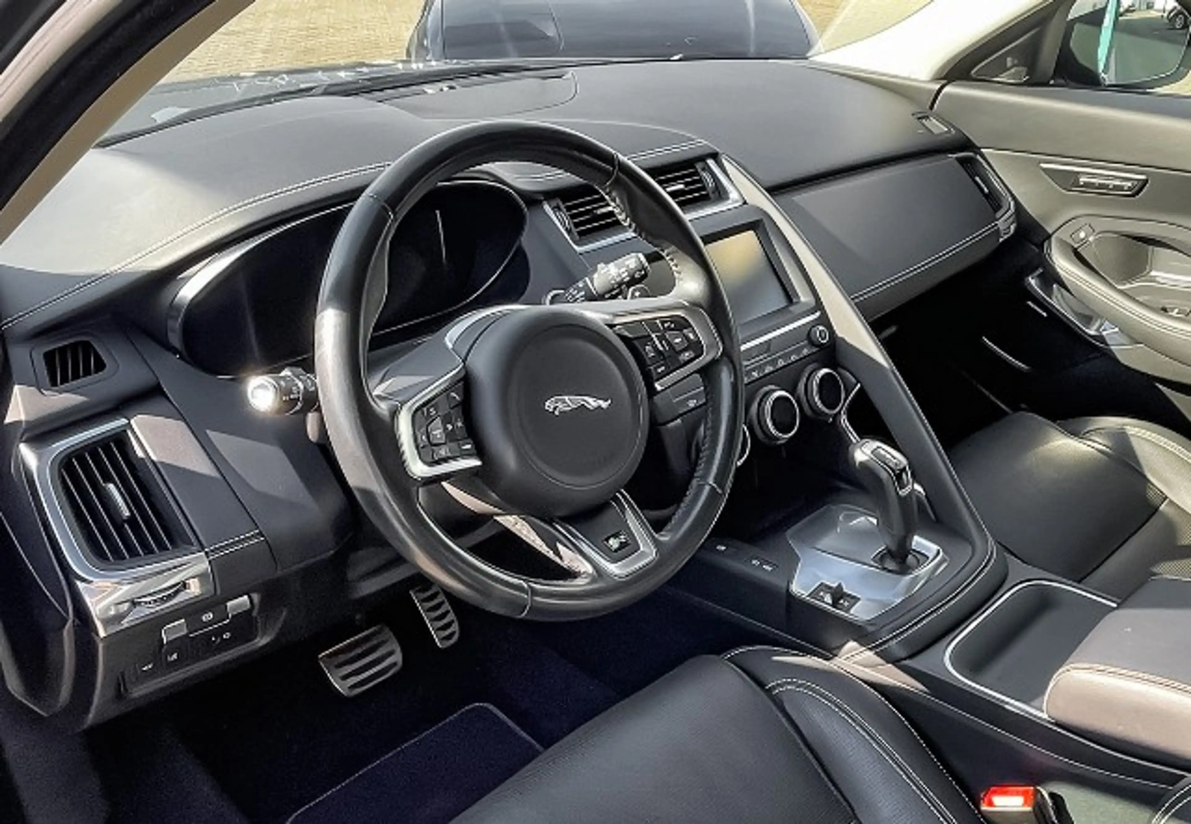 Jaguar E-Pace D240 R-Dynamic PANO SHZ NAVI RFK LED MERIDIAN — photo 13