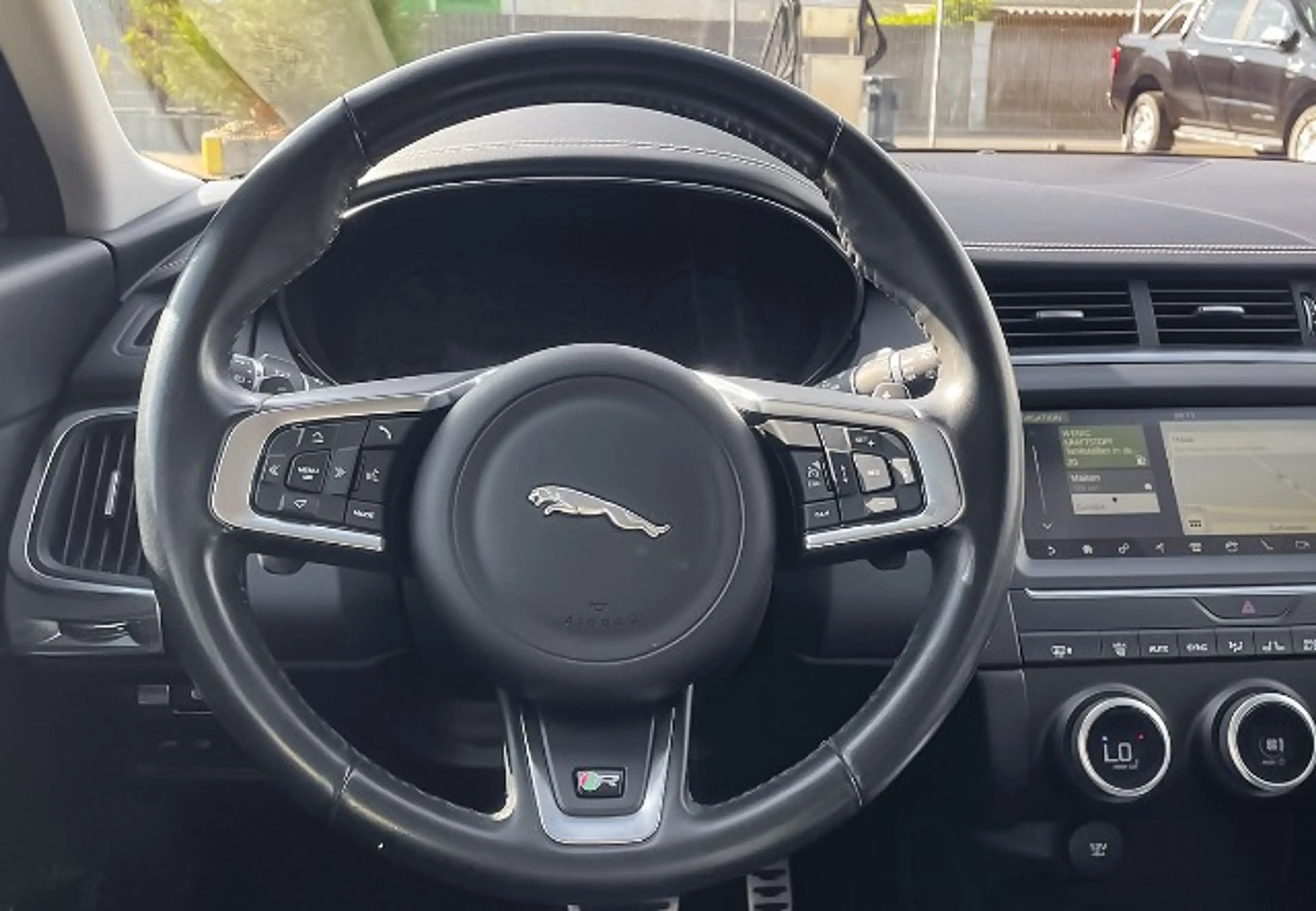 Jaguar E-Pace D240 R-Dynamic PANO SHZ NAVI RFK LED MERIDIAN — photo 15