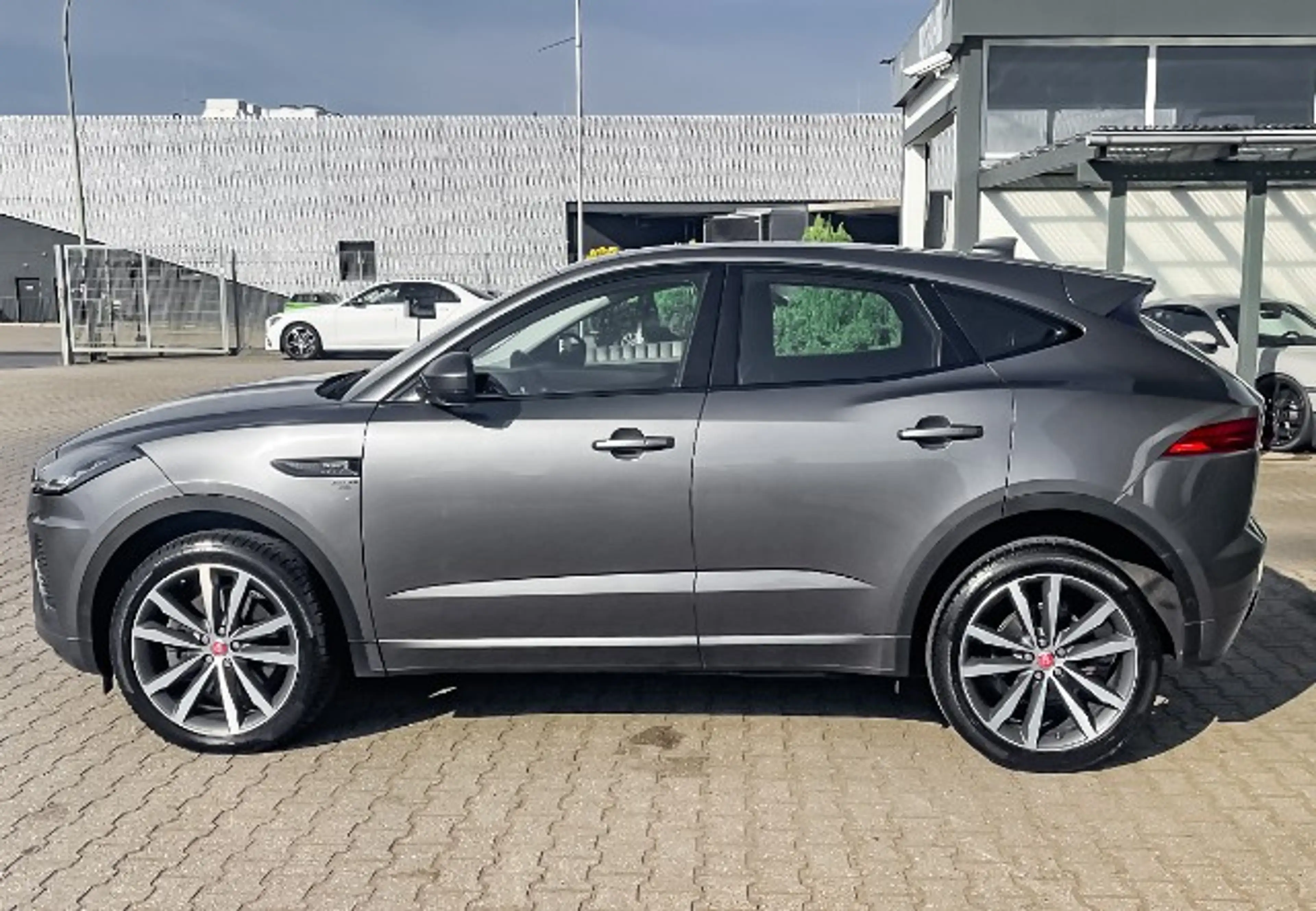 Jaguar E-Pace D240 R-Dynamic PANO SHZ NAVI RFK LED MERIDIAN — photo 7
