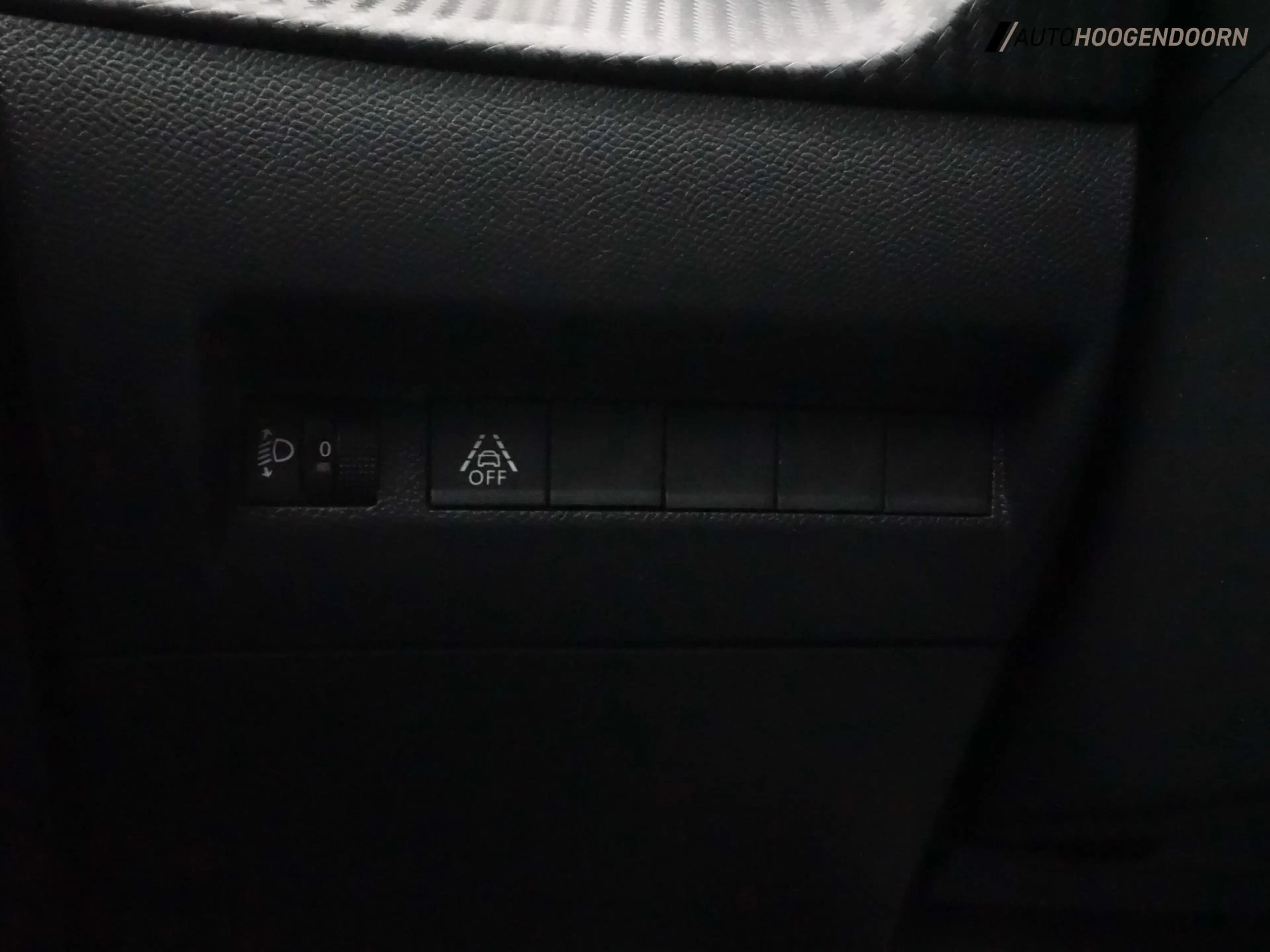 Peugeot 208 1.2 PureTech Allure Sport (APPLE CARPLAY,LM-VELGEN — photo 17