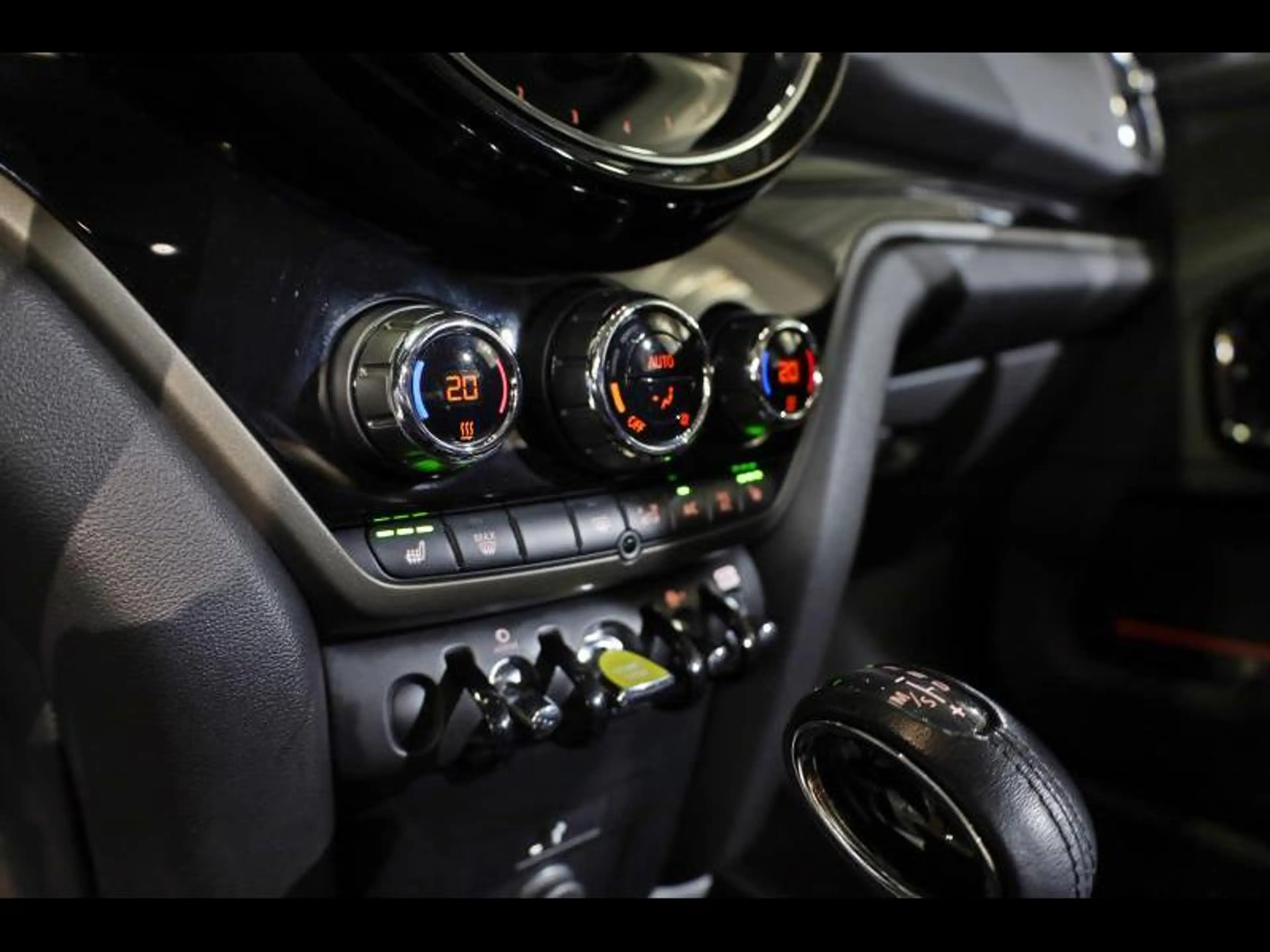 MINI Cooper SE Countryman ALL4 — photo 12