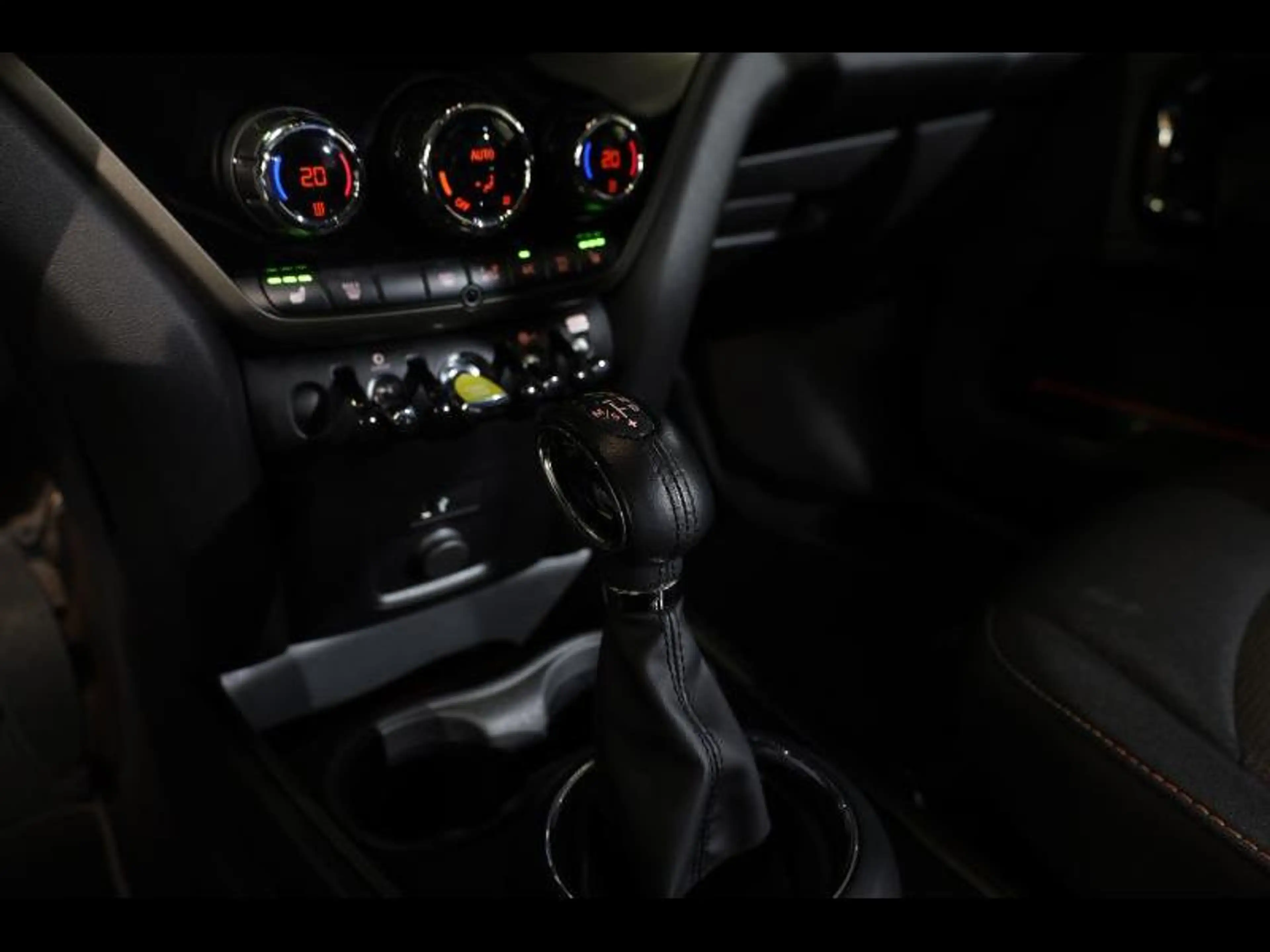MINI Cooper SE Countryman ALL4 — photo 13