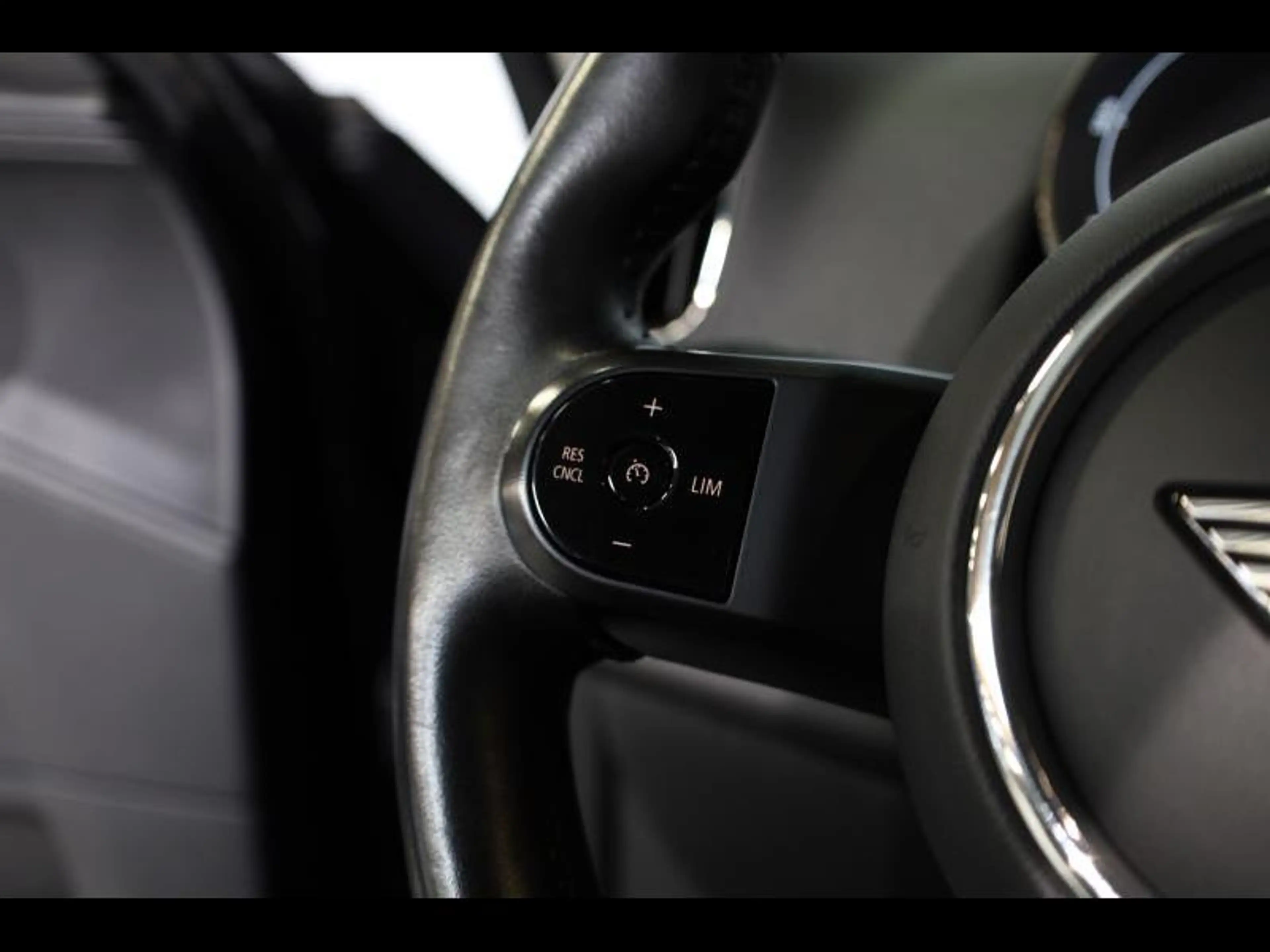 MINI Cooper SE Countryman ALL4 — photo 14