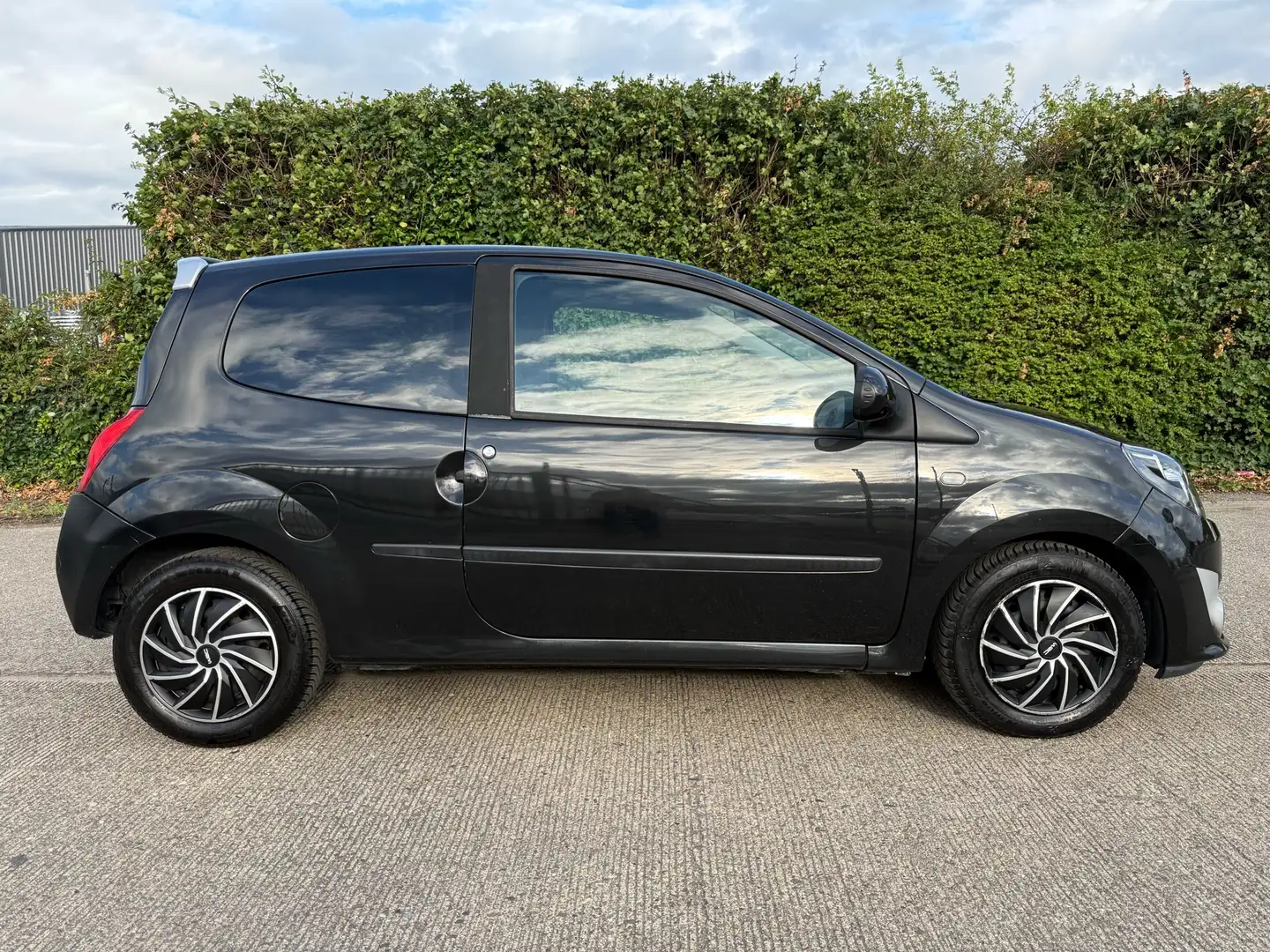 Renault Twingo 1.2i,CLIM,SPORT,CARNET COMPLET,VEROUILLAGE CENTRAL Zwart - 2
