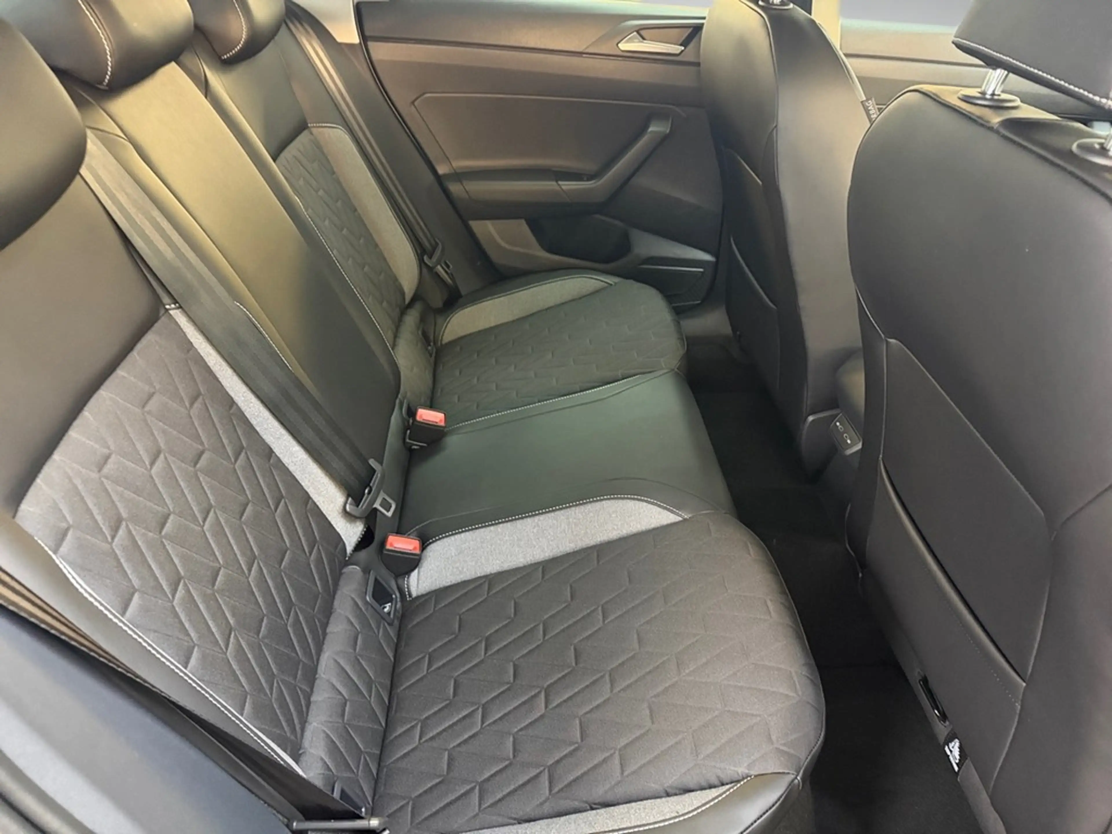 Volkswagen Taigo 1,0 TSi DSG Life VAL — photo 11