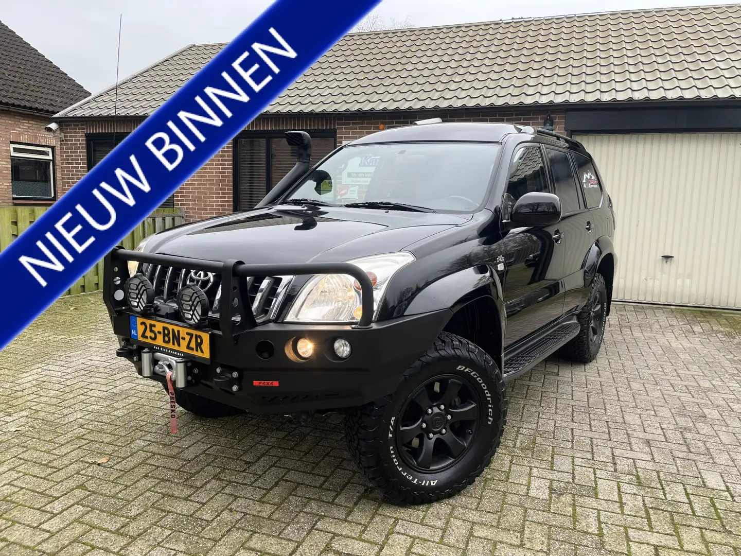 Toyota Land Cruiser 3.0 D-4D Executive HR Blind Van - 1