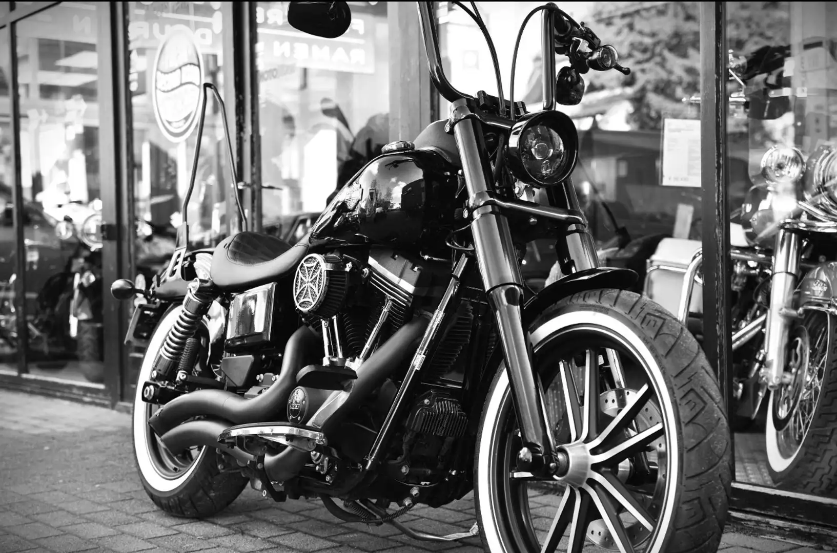 Harley-Davidson Street Bob FXDB Noir - 1