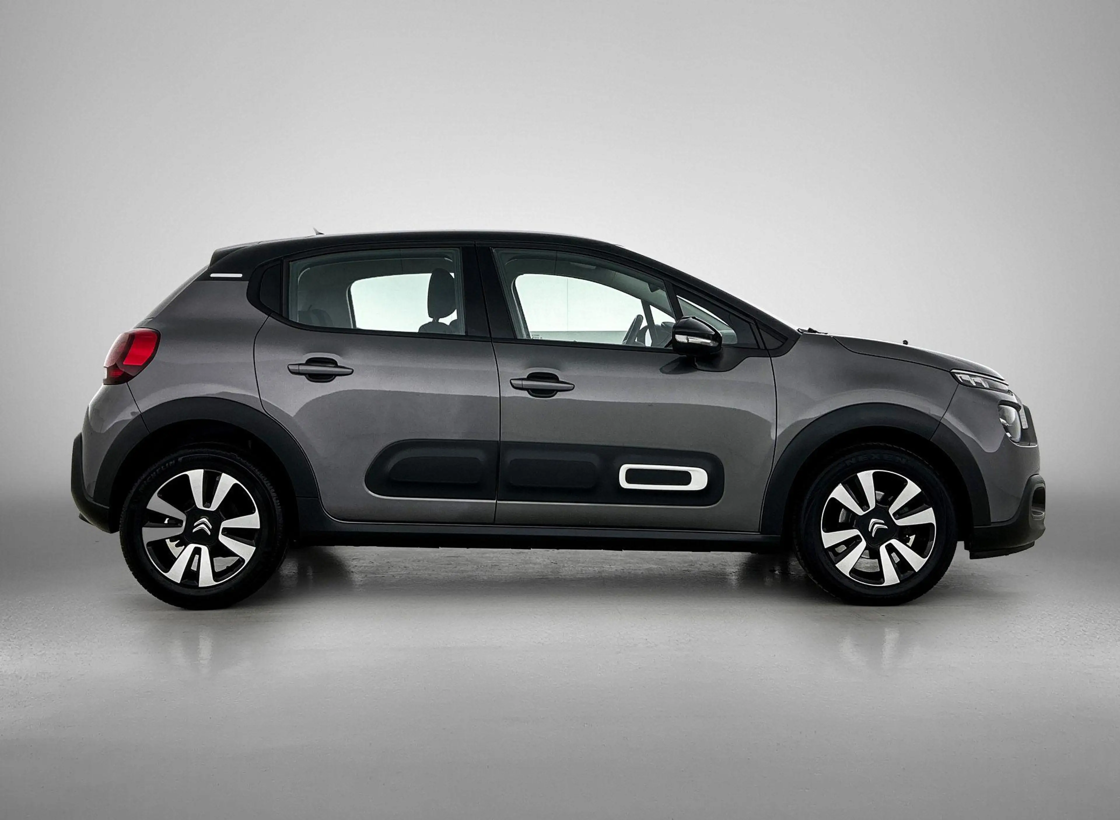 Citroen C3 1.2 110pk Shine Automaat | Navigatie | Climate Con — photo 9