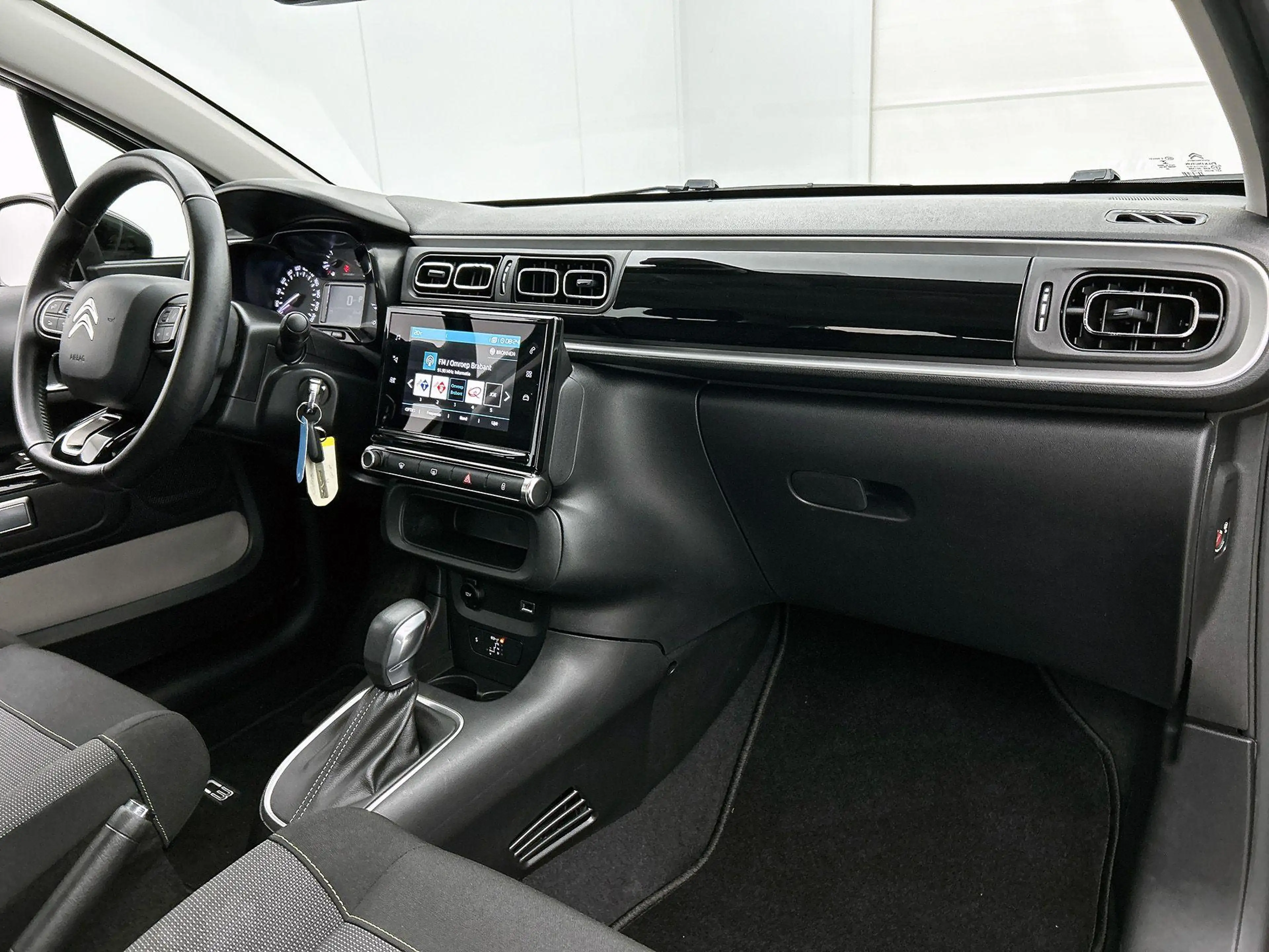 Citroen C3 1.2 110pk Shine Automaat | Navigatie | Climate Con — photo 12