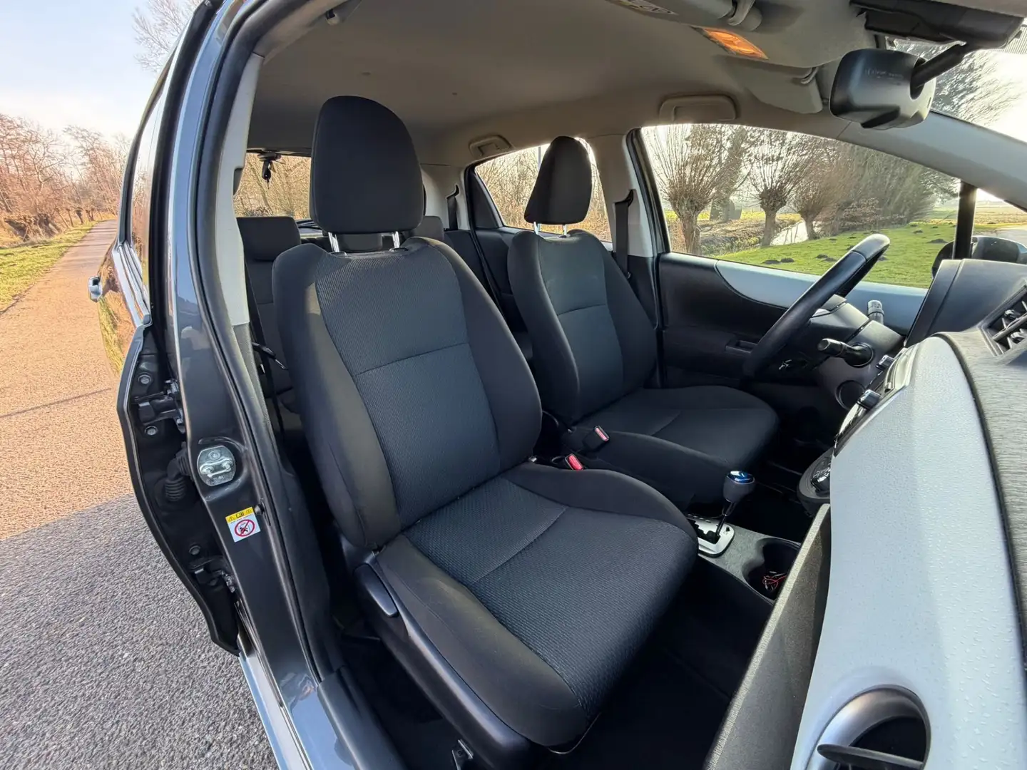 Toyota Yaris 1.5 Full Hybrid Aspiration / Automaat / Camera / A Gris - 2