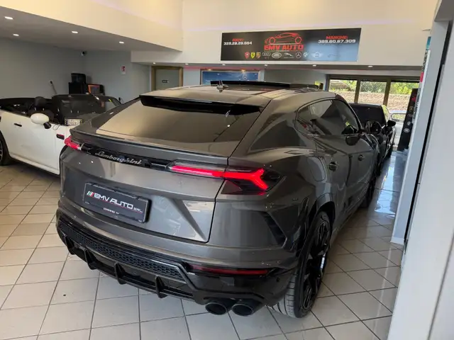 Lamborghini Urus view 14