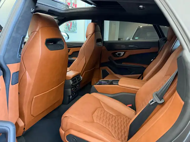 Lamborghini Urus view 11