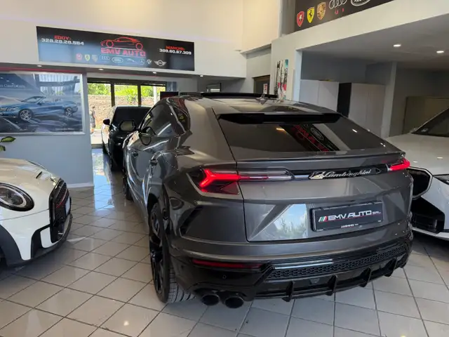 Lamborghini Urus view 12
