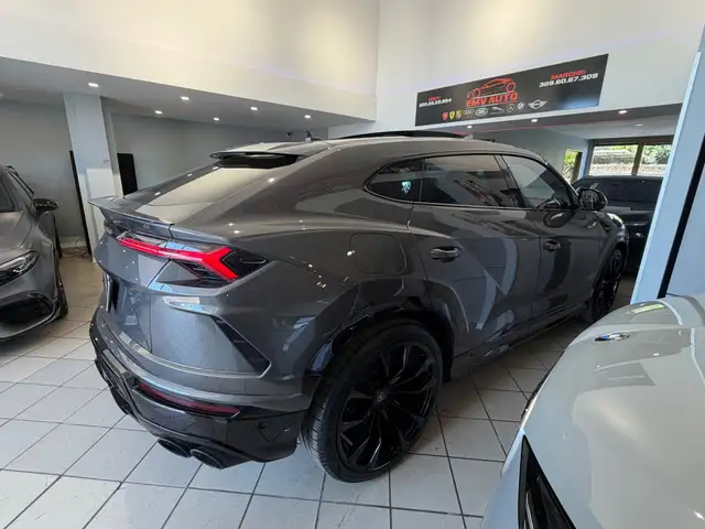 Lamborghini Urus view 13