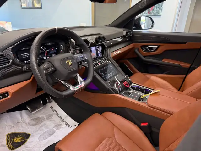 Lamborghini Urus view 10