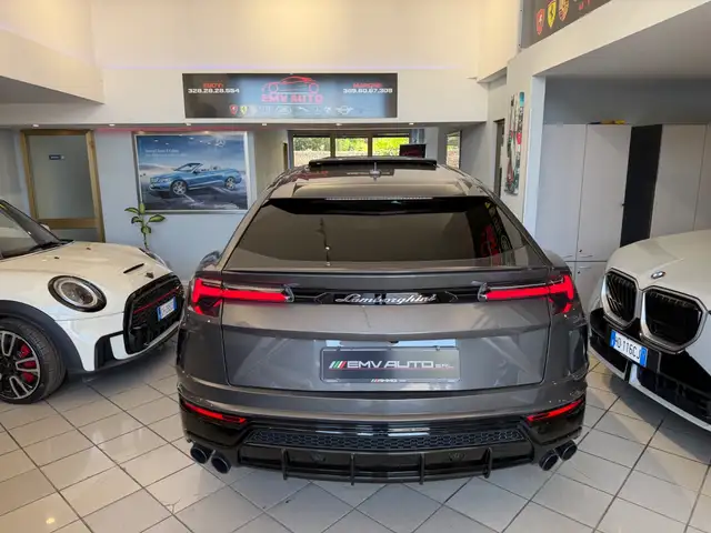 Lamborghini Urus view 15