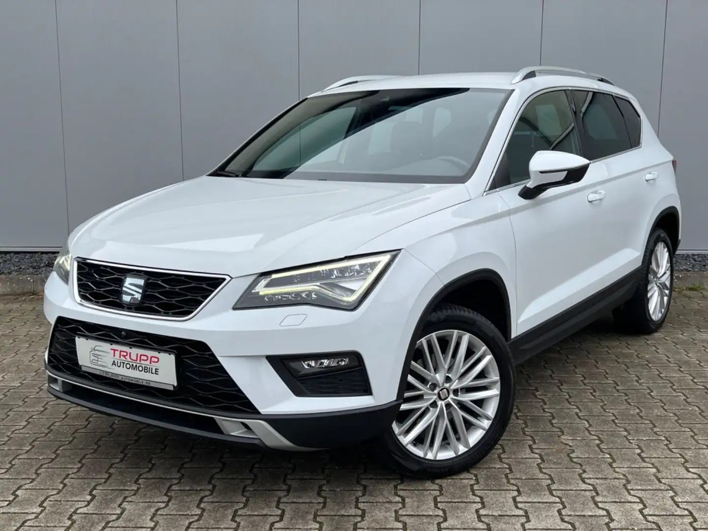 SEAT Ateca Xcellence 1.5TSI/LED/AHK/360°/NAVI/SHZ/ACC Weiß - 1