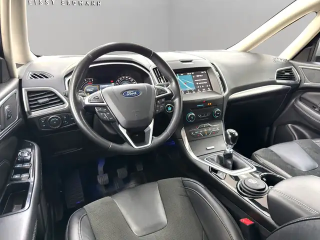 Ford Galaxy view 11