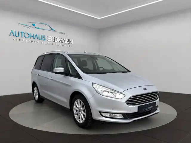 Ford Galaxy view 3