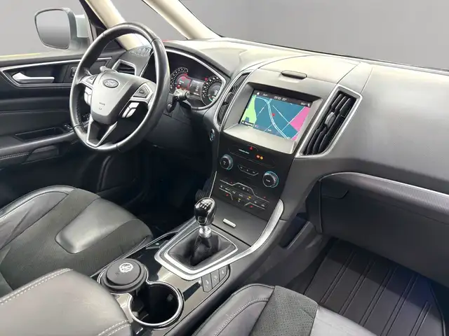 Ford Galaxy view 13